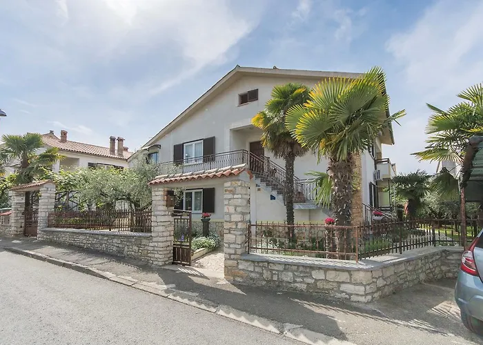 Πανσιόν Emili 3*