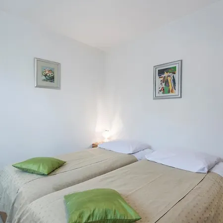 בית הארחה Emili 3*