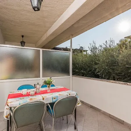 בית הארחה Emili פורץ