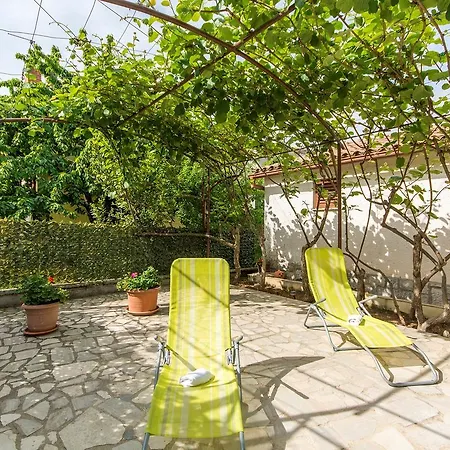 Emili בית הארחה